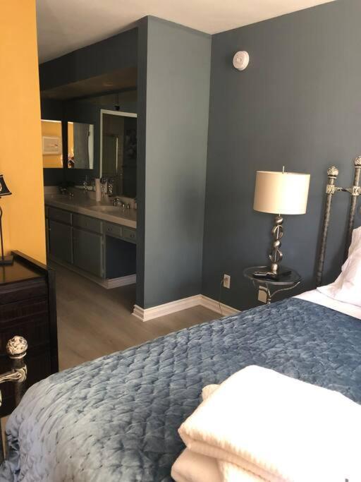 Location West La Spacious With Hottub Apartamento *
