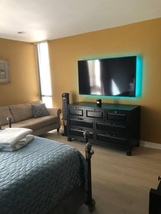 Location West La Spacious With Hottub Apartamento Los Ángeles