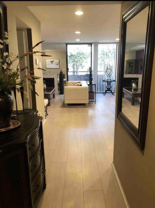 Location West La Spacious With Hottub Apartamento Los Ángeles